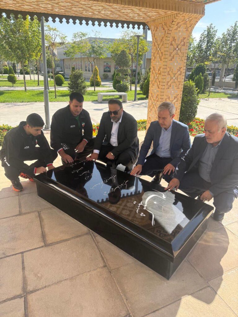 دیدار نابغه تنیس روی میز ایران با علیرضا دبیر