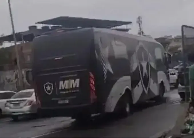 اتوبوس تیم فوتبال را به رگبار بستند!